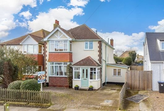 How Estate Agents in Herne Bay Can Help You Find Your Dream Home