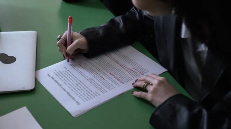 How to Write a Job-Winning Resume Using AI