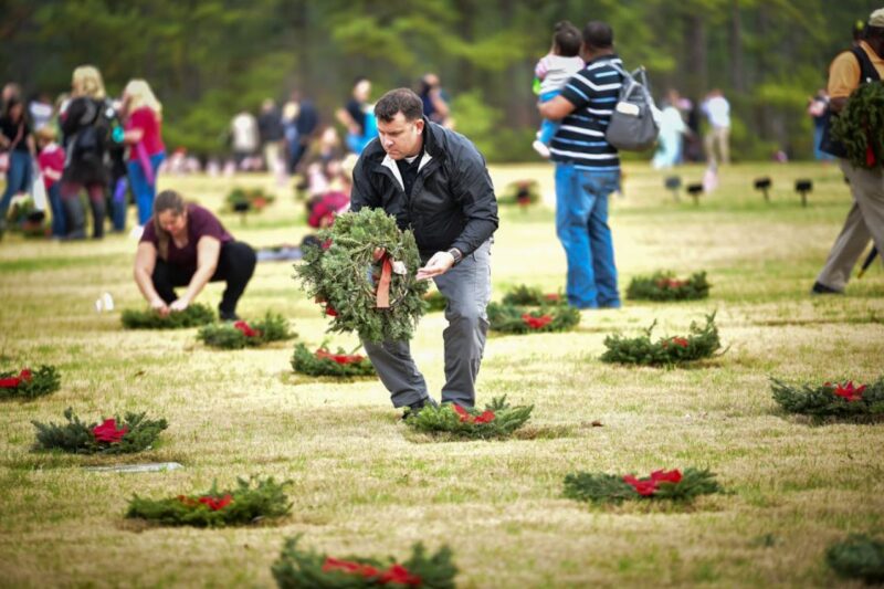 How to Use Flower Arrangements to Reflect Personalities at Memorial Services